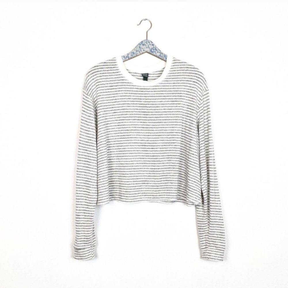 🌕 Wild fable gray and white striped Long sleeve top